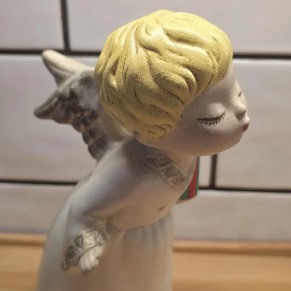 Vintage 1960s Christmas Kissing Blonde Angel Present Gift Figurine‎ Decor 8